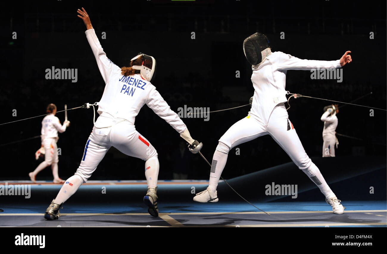 Imke Duplitzer (R) from Germany fences in the round of 16 in women`s individual Epee, against Jesika Jimenez Luna from Panama, in the olympic fencing hall during the Beijing 2008 Olympic Games, in Beijing, China, 13 August 2008. Photo: Karl-Josef Hildenbrand dpa ###dpa### Stock Photo